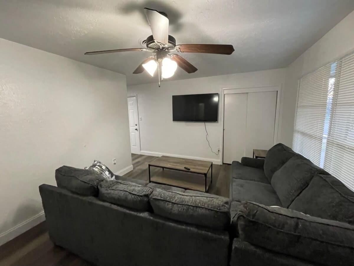 Cozy 3-Bedroom, 1-Bath Home Close To Fort Sill Lawton Ngoại thất bức ảnh